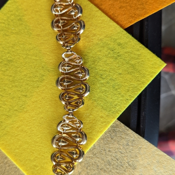 1930's Trifari Gold-Tone & Rhinestone Bracelet. - Picture 8 of 8